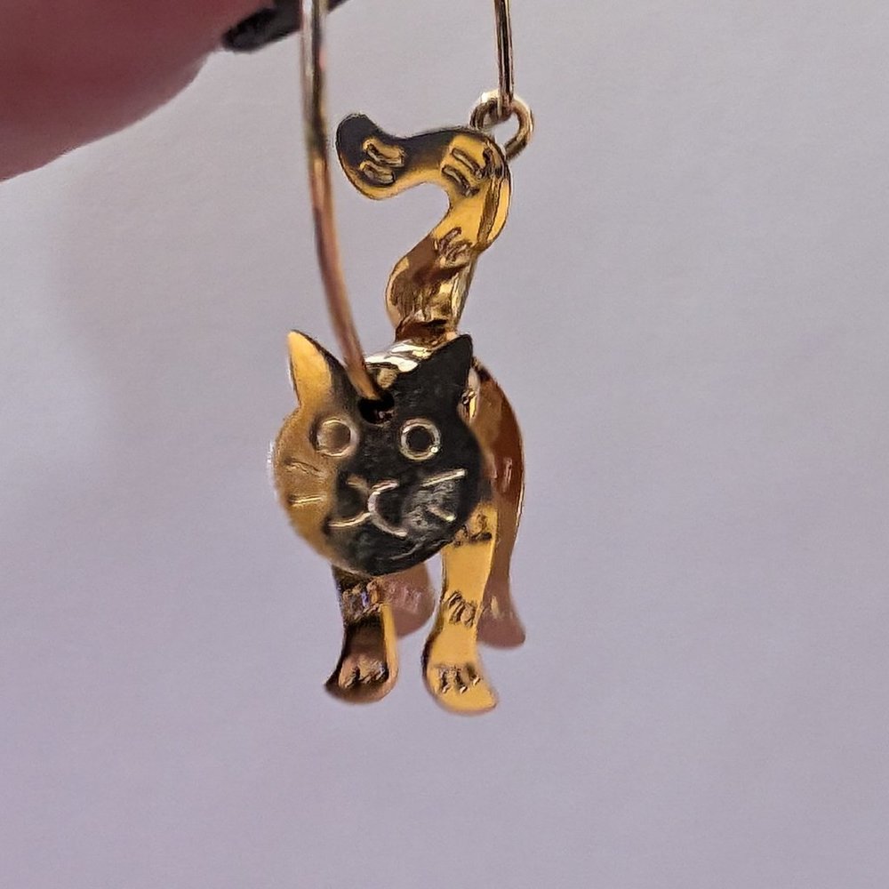 Gold cat hoop earrings
